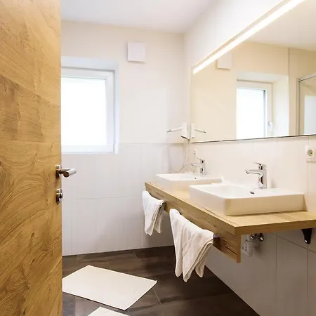 アパートホテル Madeleine Superior Inklusive Summercard 4*